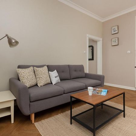 Metro Rondo Onz Apartment By Noclegi Renters Varsó Kültér fotó