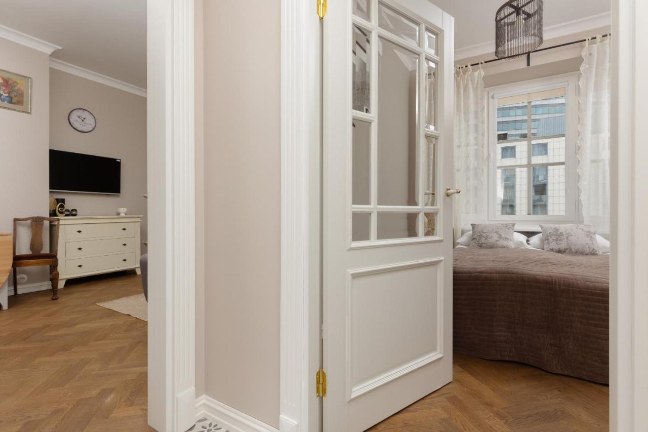 Metro Rondo Onz Apartment By Noclegi Renters Varsó Kültér fotó