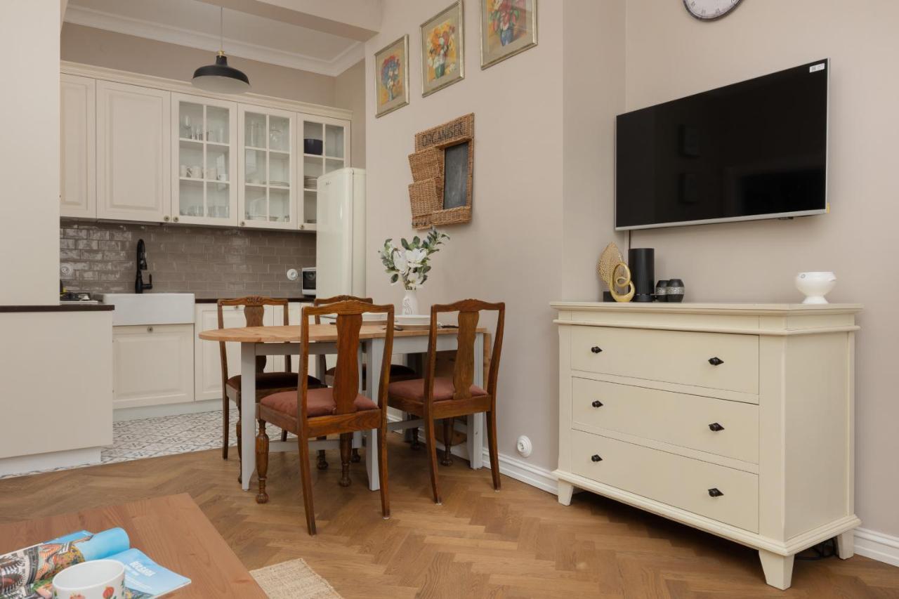 Metro Rondo Onz Apartment By Noclegi Renters Varsó Kültér fotó