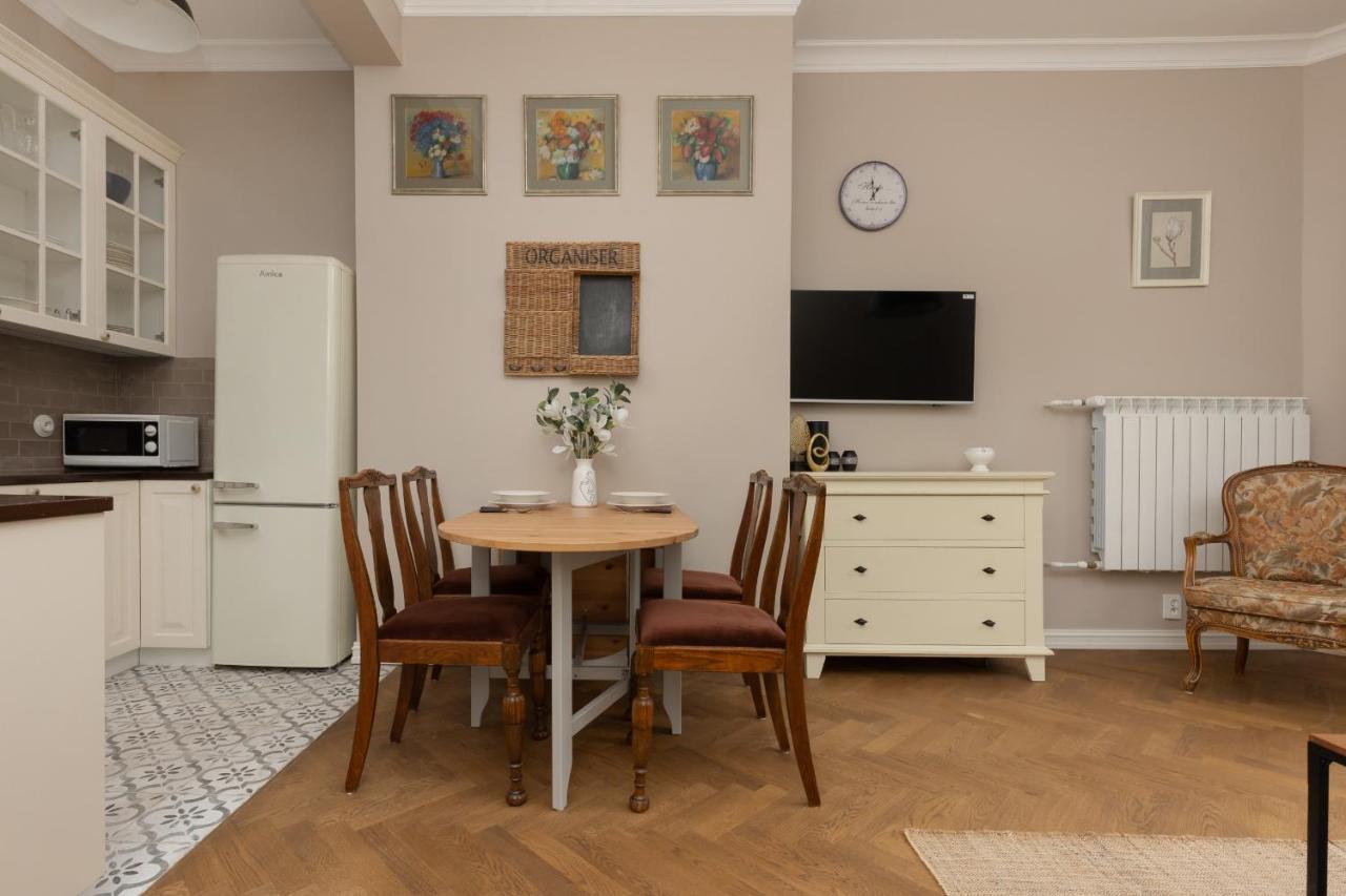 Metro Rondo Onz Apartment By Noclegi Renters Varsó Kültér fotó